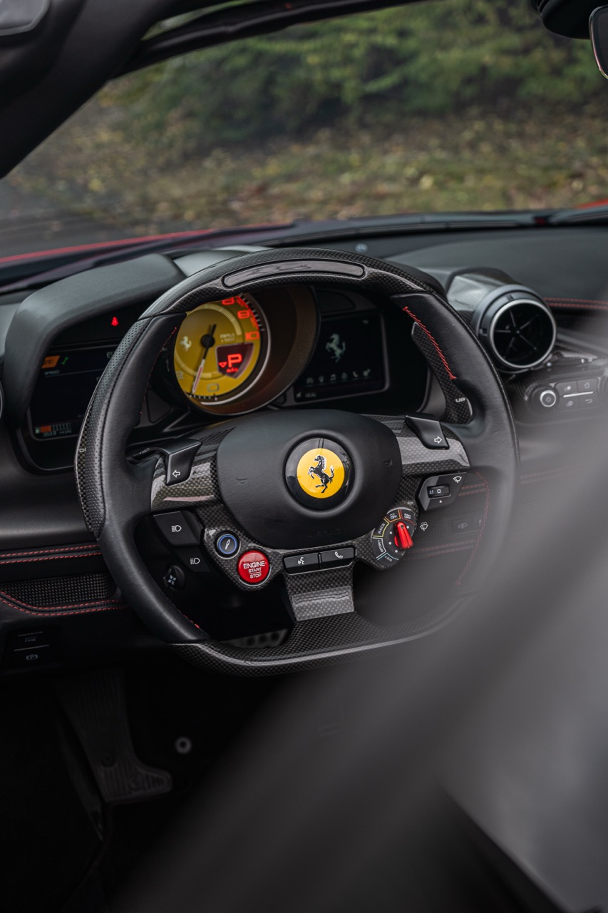 Ferrari F8 Spider — interior